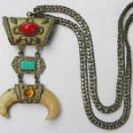 vintage hattie carnegie tribal pendant