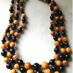 vintage triple strand bakelite bead necklace