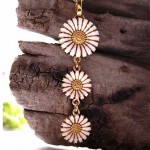 vintage silver gold enamel daisy pendant necklace