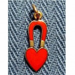 vintage 1940s 14k enamel love magnet pendant