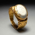 ancient roman 150 ad gold and white agate stone ring