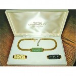 vintage 1976 givenchy lucite pendant set