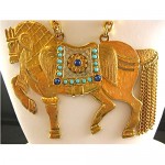 vintage large cadoro horse necklace z