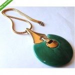 vintage trifari lucite pendant necklace