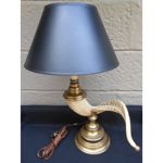 vintage 1975 chapman brass mounted ram's horn table lamp