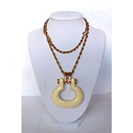 vintage 1970s trifari lucite pendant necklace