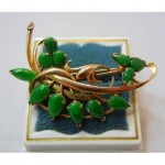 antique 10k jade brooch