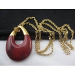 vintage 1970s trifari lucite necklace