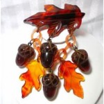 vintage large bakelite and lucite brooch