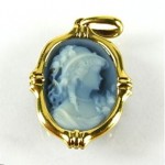 vintage 18k carved cameo pendant