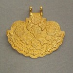 vintage 18k repousse pendant