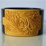 vintage 1940s carved bakelite bracelet