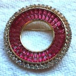 vintage crown trifari rhinestone circle brooch