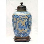 antique chinese porcelain lid vase