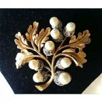 vintage trifari acorn oak leaf brooch