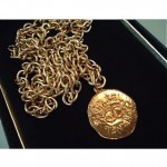 vintage 1980s chanel medallion necklace