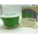 vintage pyrex casserole dish